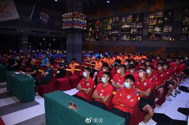 日本脱裙子戒尺打裸臀屁股红网站